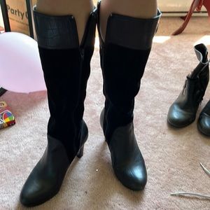 Naturalizer black zip heeled boots size 8